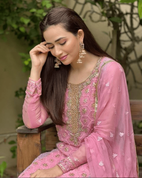 Sana Javed Pakistani Beautiful Actress Latest photos & Drama
